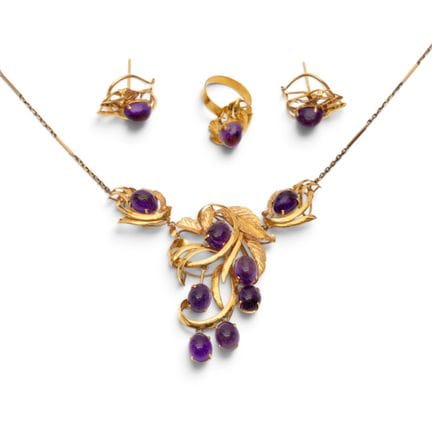 Une parure en améthyste composée d'un collier, d'u