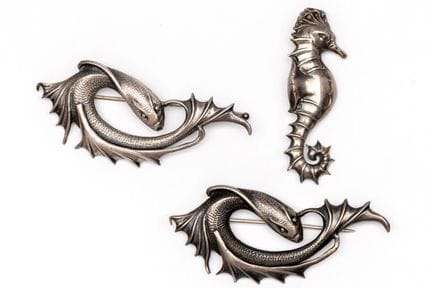 Trois broches représentant des animaux marins, sig