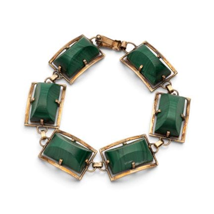 Un bracelet en malachite des années 1970. Composé 