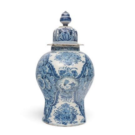 Delft, vaso a balaustra in ceramica blu e bianca c