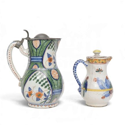 Delft, due brocche in terracotta, XVIII secolo. Un