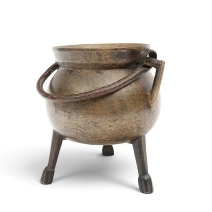 Calice in bronzo, XVII secolo; con manico in ferro