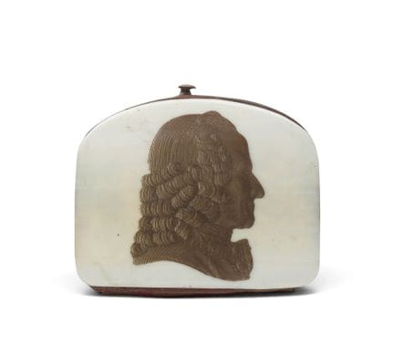 Small purse with a portrait depicting Voltaire, ea