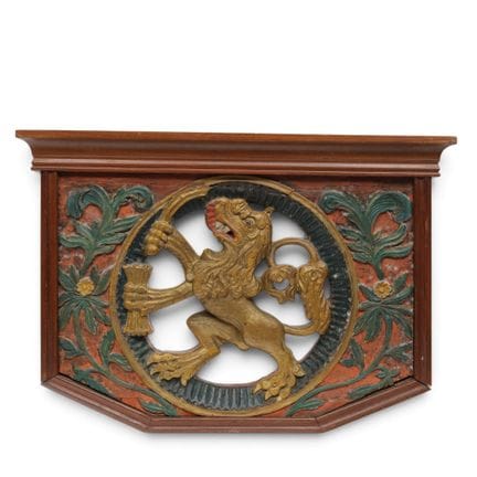 Frammento di paratia di carro in legno intagliato,