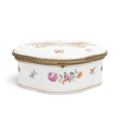 Niderviller, scatola con coperchio in porcellana, 