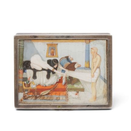 Tabacchiera in argento in stile “Egyptomania”, 192