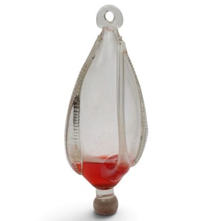 Vaso a forma di tuono, XVIII secolo; contenente un