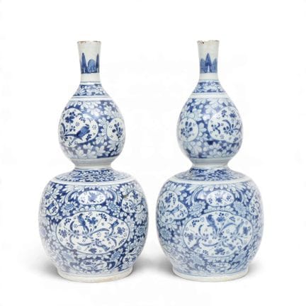Delft, coppia di vasi in ceramica blu e bianca a f