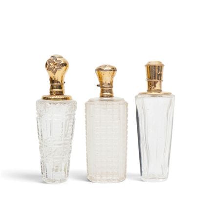 Tre flaconi di profumo in cristallo tagliato, XIX 