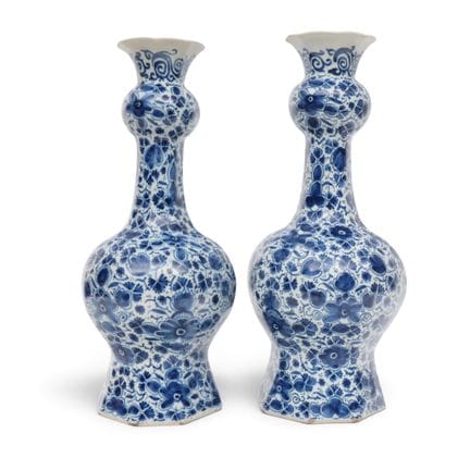 Delft, un paio di vasi in terracotta blu e bianca 