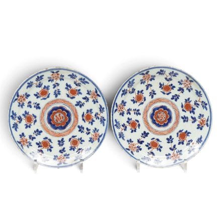 Delft, un paio di piatti in ceramica policroma “Im