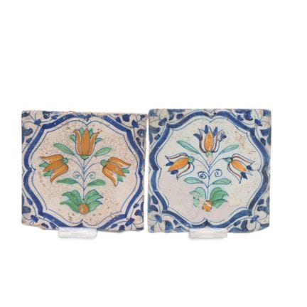 Delft, due piastrelle in terracotta dipinte a poli