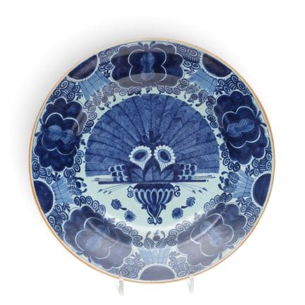 Delft, piatto in ceramica blu e bianca raffigurant