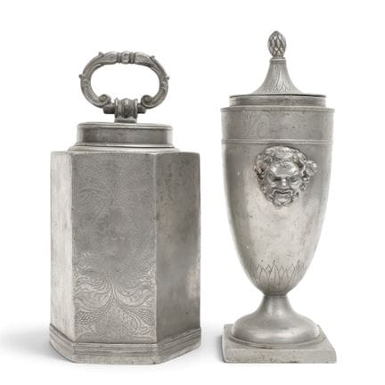 Vaso di stagno a forma squadrata con coperchio a v