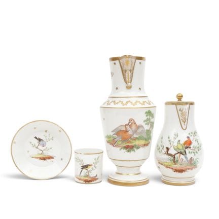 Servizio da tavola in porcellana bianca decorato c