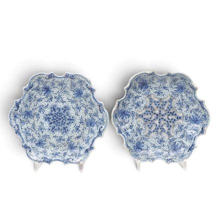 Piatto da fragole in ceramica blu di Delft su sott