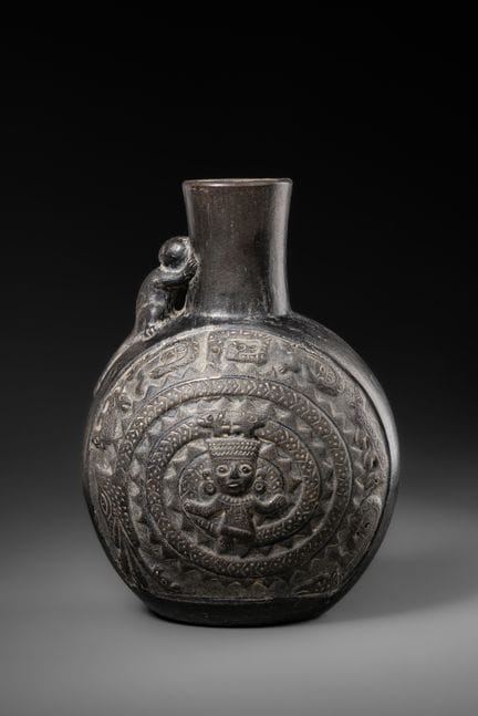 Pérou, Chimu

Vase en forme de bouteille à reliefs