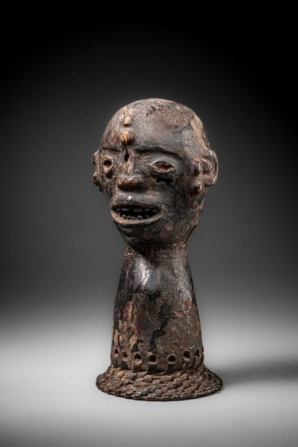 Praterie del Camerun, Widekum

Testa "agwe"

Legno