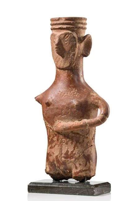 伊朗 - 吉兰省，阿姆拉什

人形器皿残片，约公元前1000年

陶器、颜料

底座

尺寸：
高：