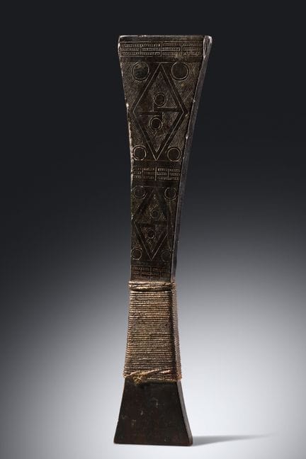 Guyana

Mazza "macana"

Legno, pietra nera levigat