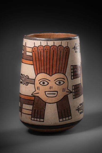秘鲁，纳斯卡

“克罗”杯，约公元前400年

陶器，颜料

尺寸：
高：14.2 厘米

来源：
