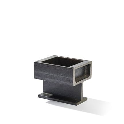 ENZO MARI (1932–2020)
„Putrella“
Stehender Ablageb