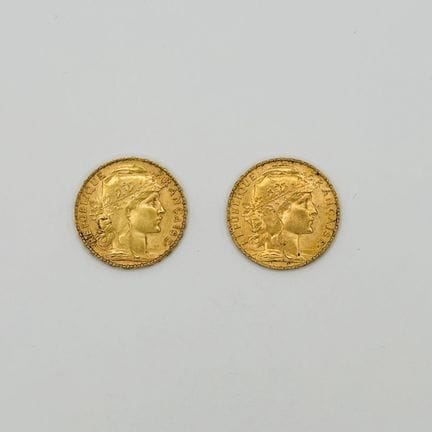 法国
一套两枚20法郎金币（玛丽安娜与公鸡图案）
铸造年份分别为1904年和1914年
存于已拆封的