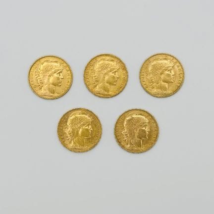法国
一套五枚20法郎金币（玛丽安与公鸡图案）
年份分别为1907年（2枚）、1908年、1913年
