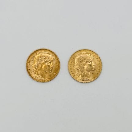 法国
两枚20法郎金币套装（玛丽安娜与公鸡图案）
铸造于1908年
原封未拆的密封袋中
重量：12.