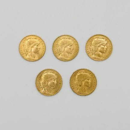 法国
一套五枚20法郎金币（玛丽安娜与公鸡图案）
年份分别为1908年（2枚）、1909年、1911