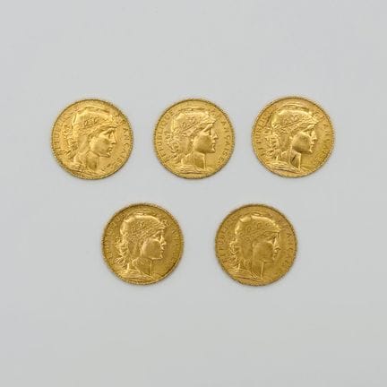 法国
一套五枚20法郎金币（玛丽安娜与公鸡图案）
年份分别为1907年（2枚）、1910年、1911