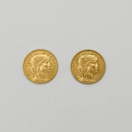 法国
一套两枚20法郎金币（玛丽安娜与公鸡图案）
铸造于1913年
原封未拆的密封袋中
重量：12.