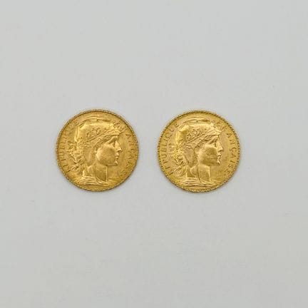 法国
一套两枚20法郎金币（玛丽安娜与公鸡图案）
铸造年份分别为1908年和1910年
存于已拆封的