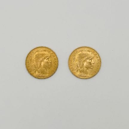 法国
一套两枚20法郎金币（玛丽安娜与公鸡图案）
铸造年份分别为1908年和1913年
存于已拆封的