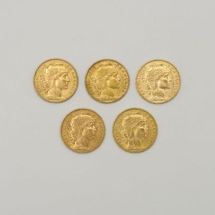法国
一套五枚20法郎金币（玛丽安娜与公鸡图案）
年份分别为1907年（2枚）、1908年（2枚）、