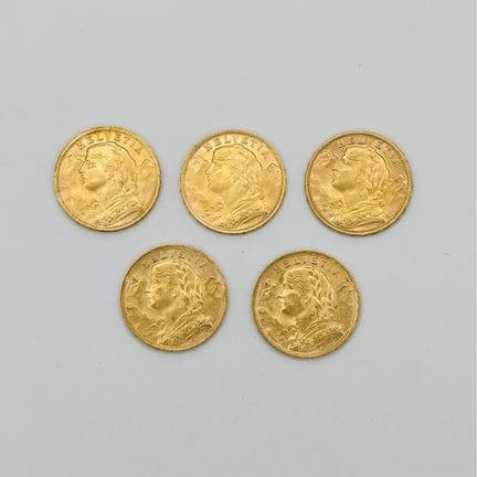 瑞士
一套五枚20瑞士法郎“赫尔维蒂亚”金币
铸造年份为1947年（4枚）和1949年
存于已拆封的