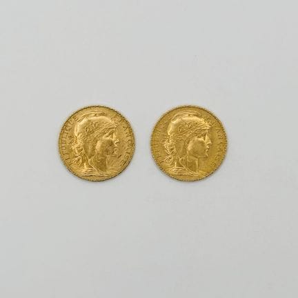 法国
两枚20法郎金币套装（玛丽安娜与公鸡图案）
铸造年份分别为1907年和1914年
存于已拆封的