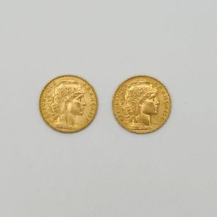 法国
两枚20法郎金币套装（玛丽安娜与公鸡图案）
铸造年份：1907年
原封未拆的密封袋中
重量：1