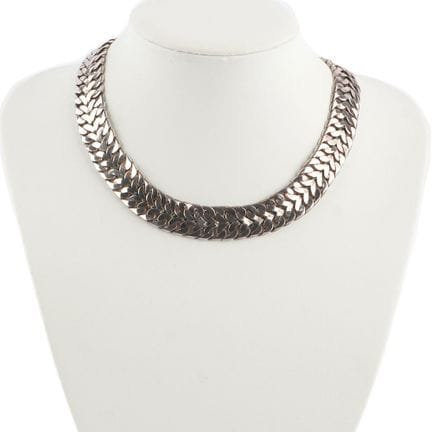 SILVER
Silver choker with flat links.
Gross weight