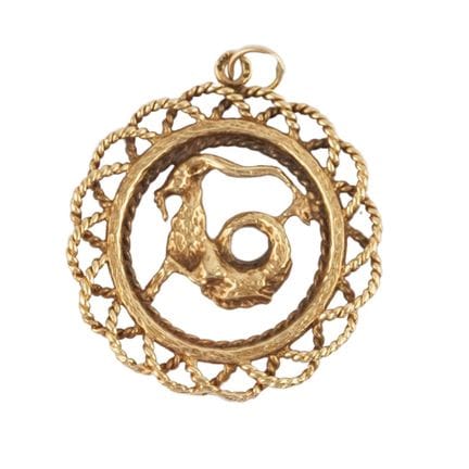 10K GOLD
10K yellow gold pendant.
Gross weight: 5.