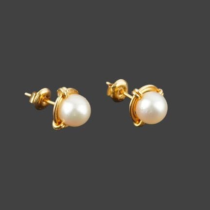 14K GOLD, PEARL
14K yellow gold earrings set with 
