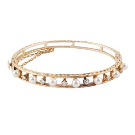 ORO DE 14 QUILATES, DIAMANTES, PERLAS
Pulsera con 