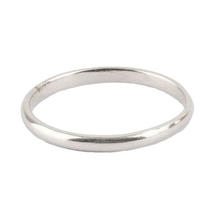 PLATINUM
Platinum wedding ring.
Gross weight: 2.3 