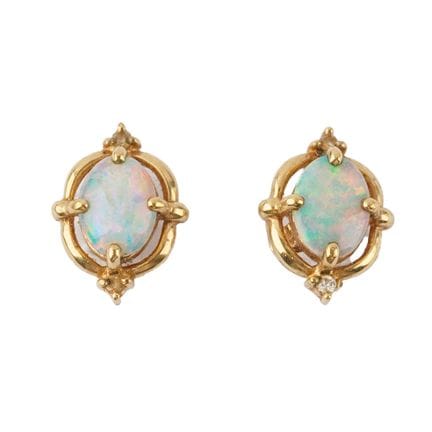 10K GOLD, OPAL
10K gold earrings set with oval opa