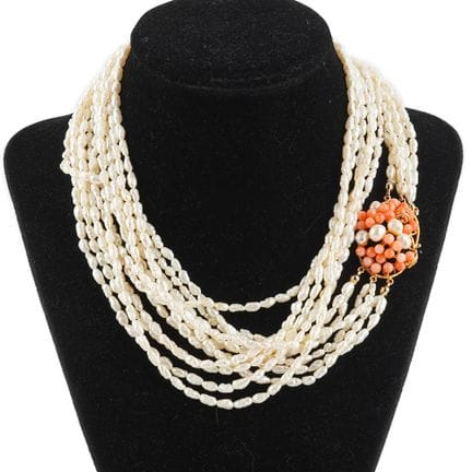 PEARLS
Necklace consisting of 6 strands of freshwa
