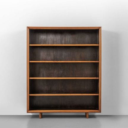 UNA LIBRERIA  anni '30.
Legno di noce.
Cm 185 (h) 