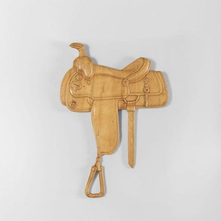 UNA SCULTURA DA PARETE  anni '80.
Legno di cirmolo