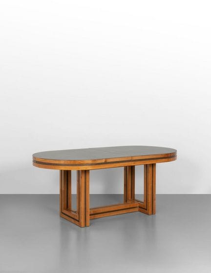 A EXTENDABLE TABLE from the 1970s.
Walnut wood, bu