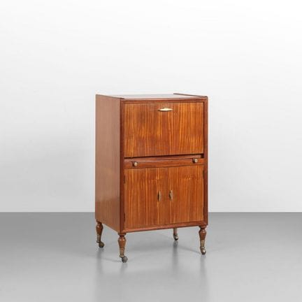 UN MOBILE DATTILO  anni '40. 
Legno di mogano  ott