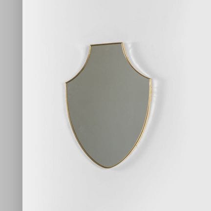 UN MIROIR MURAL  des années 50. 
Laiton  et crista